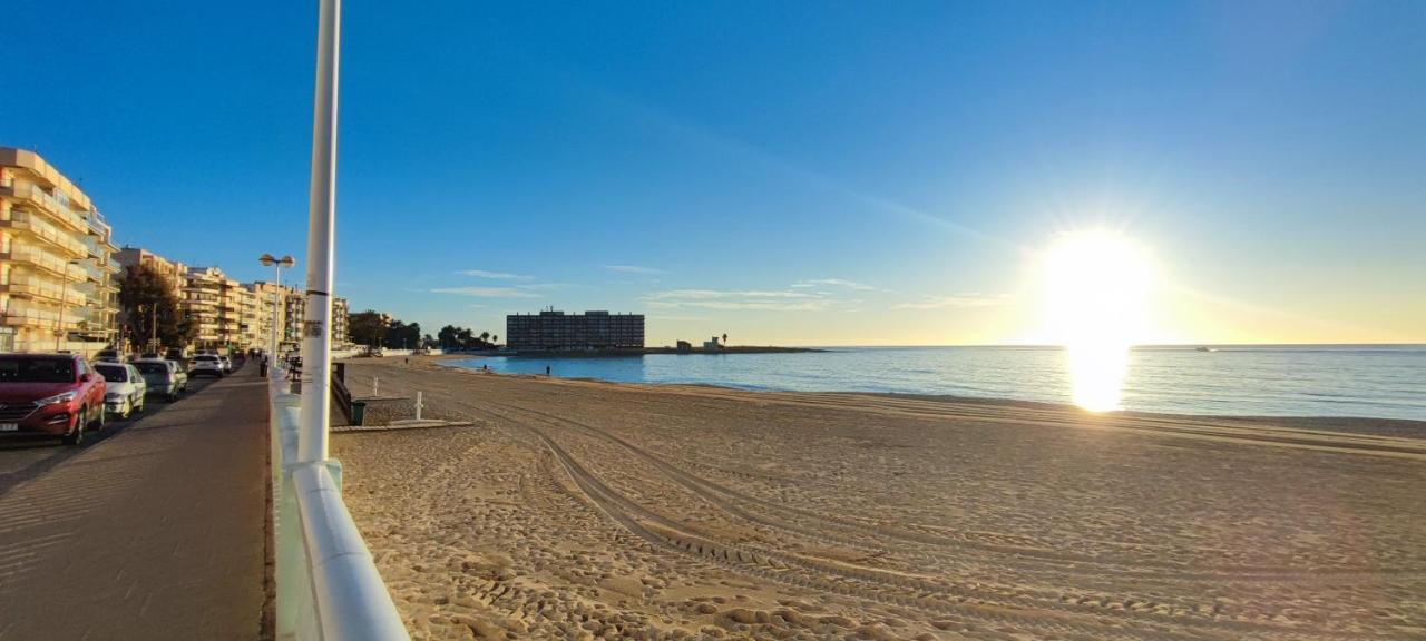 Beachside Apartment In Torrevieja Exterior photo