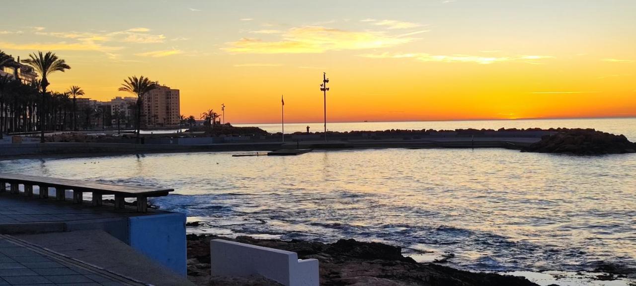 Beachside Apartment In Torrevieja Exterior photo